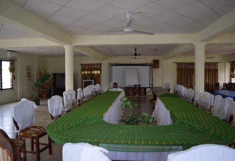 酒店 Alberta's Palace Beach Resort