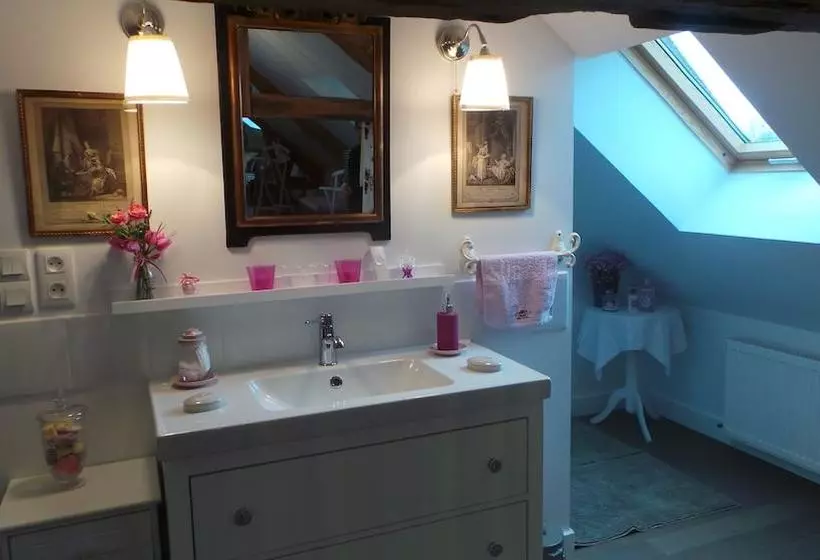 Majatalo Clos De La Haute Riviere