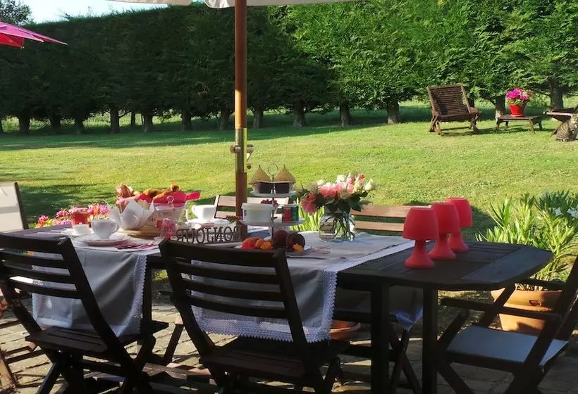 Majatalo Clos De La Haute Riviere