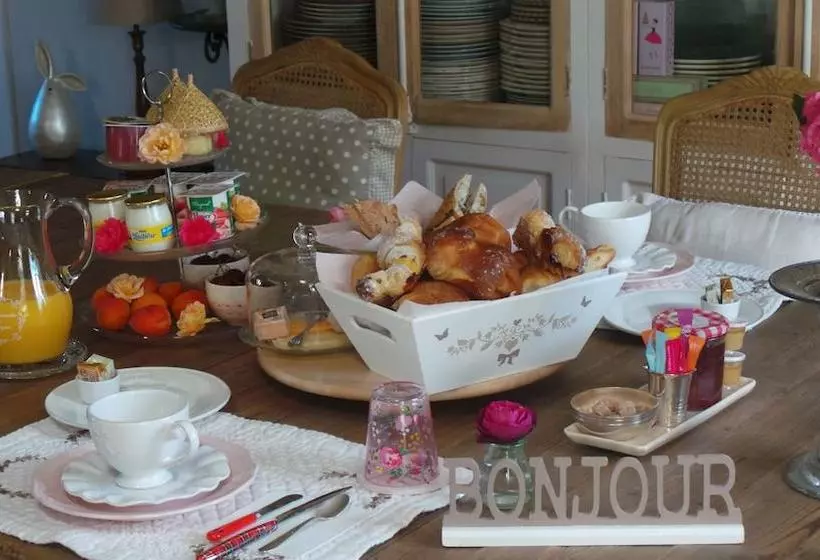 Majatalo Clos De La Haute Riviere