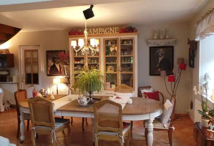 Majatalo Clos De La Haute Riviere