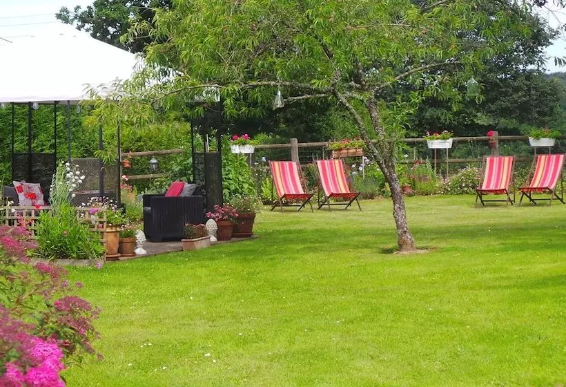 Majatalo Clos De La Haute Riviere