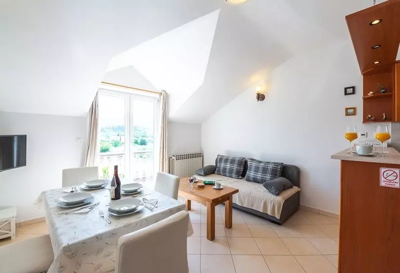 Majatalo Francesca Guesthouse