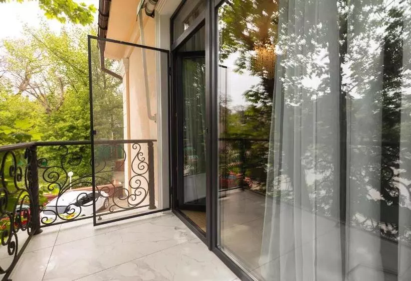 هتل Arcadia Plaza