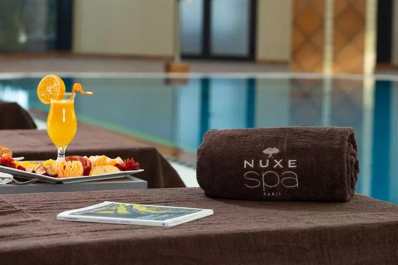 هتل Barcelo Concorde Les Berges Du Lac