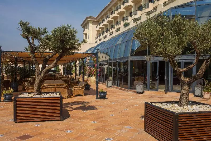 هتل Barcelo Concorde Les Berges Du Lac