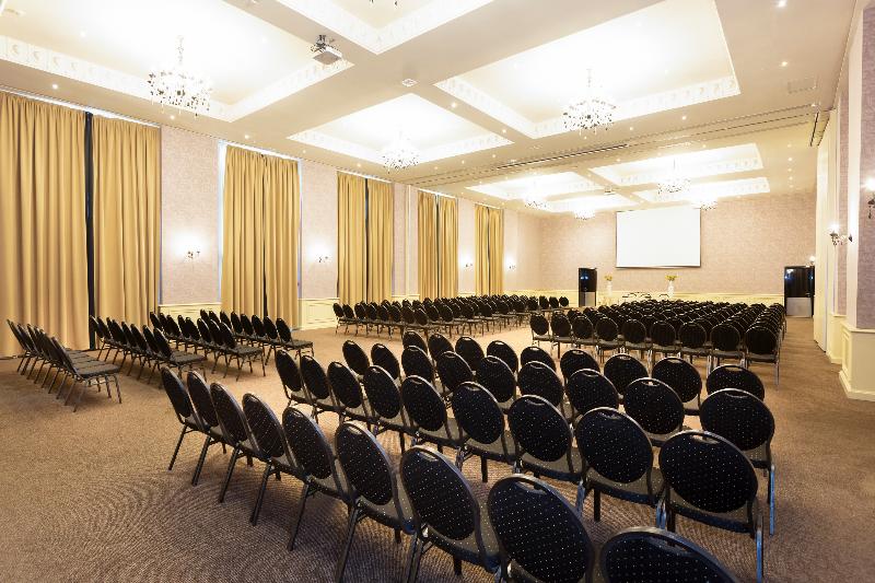 Szálloda Barcelo Concorde Les Berges Du Lac