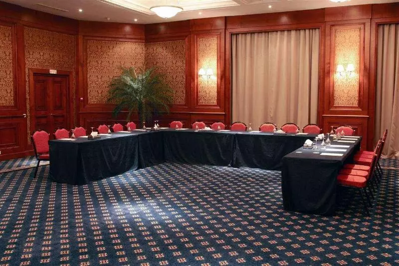 هتل Barcelo Concorde Les Berges Du Lac