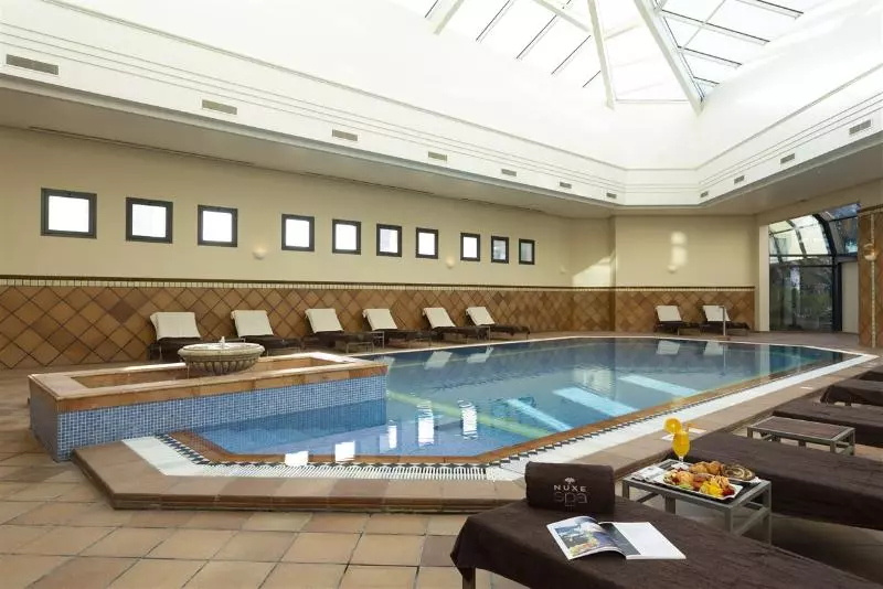 هتل Barcelo Concorde Les Berges Du Lac