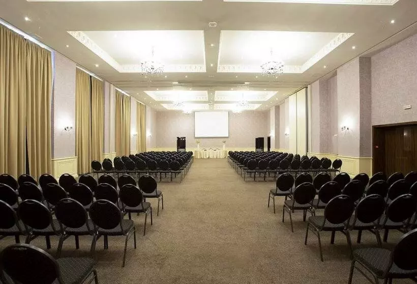 هتل Barcelo Concorde Les Berges Du Lac