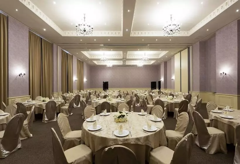 هتل Barcelo Concorde Les Berges Du Lac