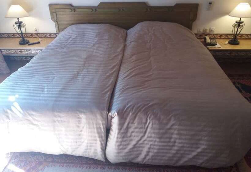 בית מלון כפרי Club Hanane