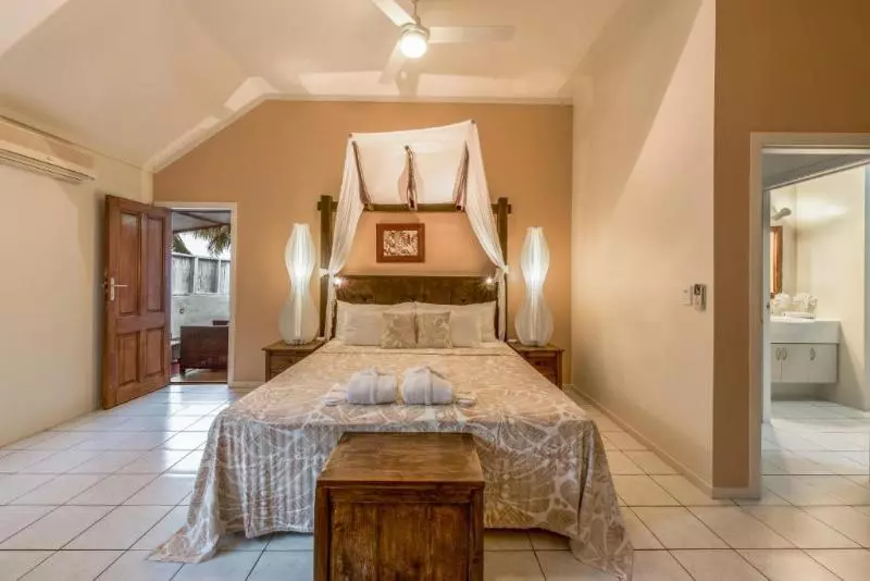 호텔 Crown Beach Resort & Spa