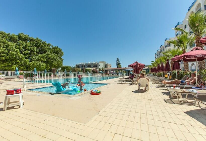 هتل Crown Resorts Elamaris