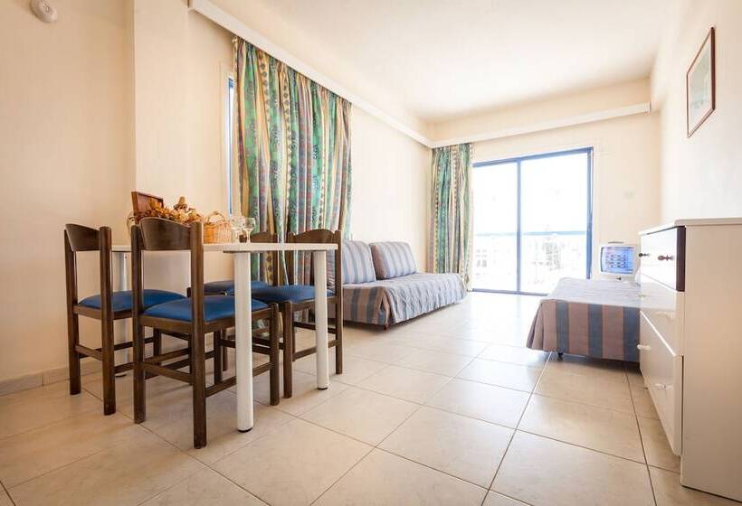 هتل Crown Resorts Elamaris