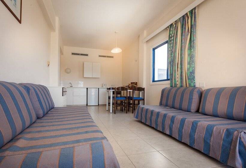 هتل Crown Resorts Elamaris