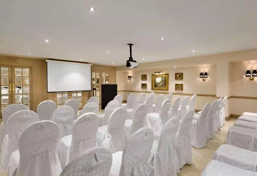 هتل Hawthorn Suites By Wyndham Al Khobar