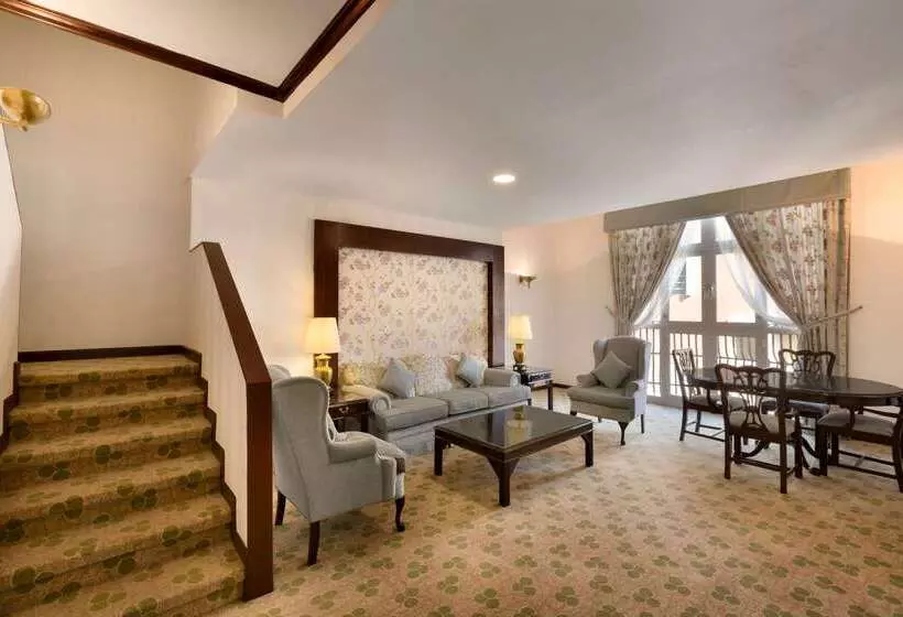 هتل Hawthorn Suites By Wyndham Al Khobar