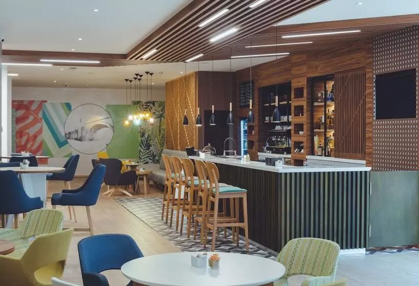 هتل Holiday Inn Skopje, An Ihg