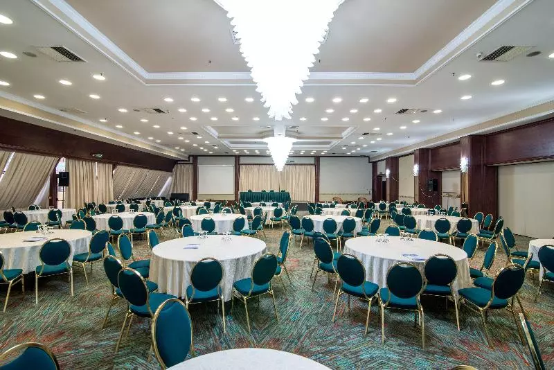 هتل Holiday Inn Skopje, An Ihg