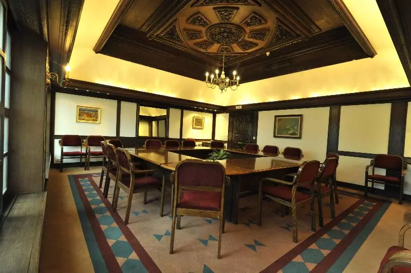 هتل Holiday Inn Skopje, An Ihg