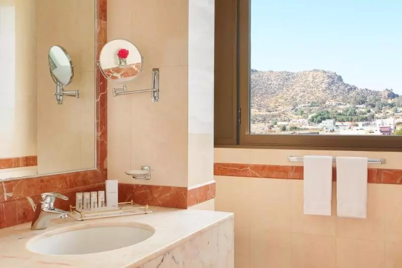 هتل Le Méridien Al Hada