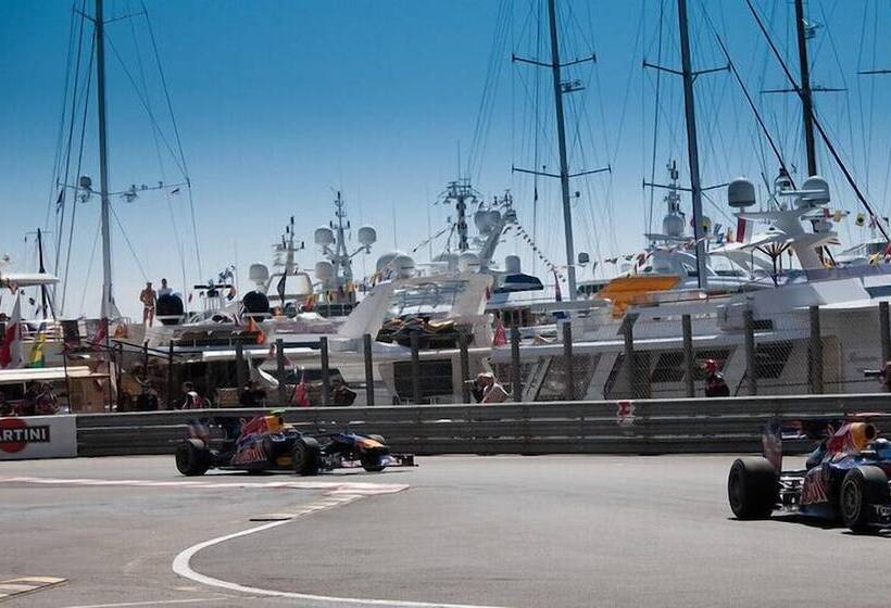 فندق Port Palace