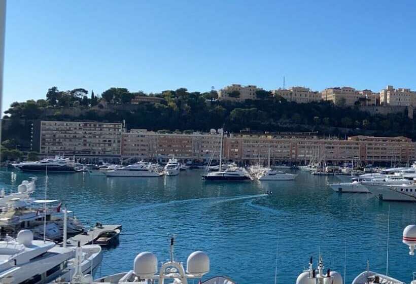 فندق Port Palace