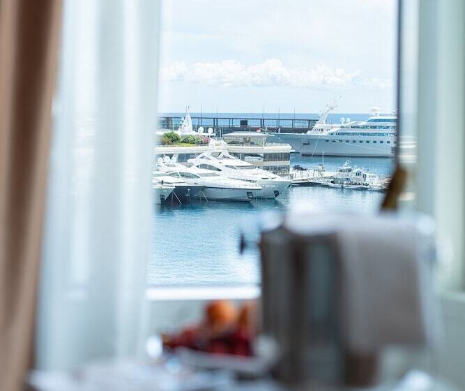 فندق Port Palace