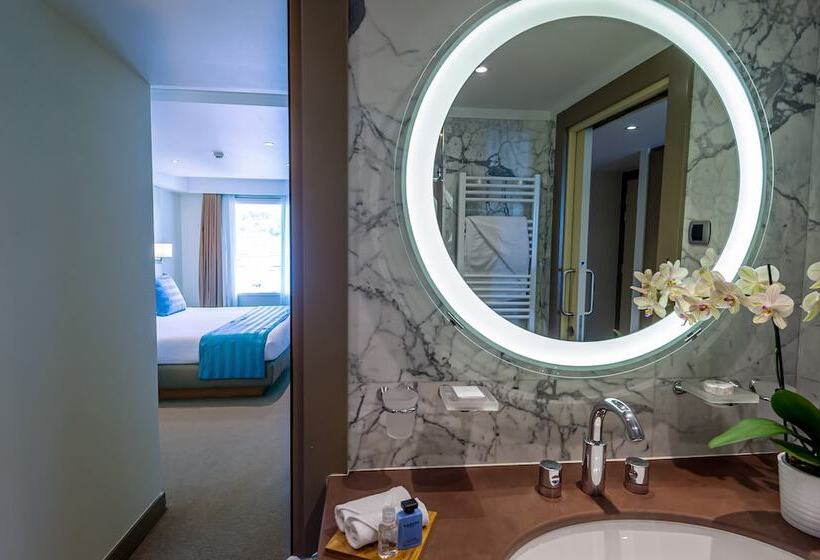 فندق Port Palace