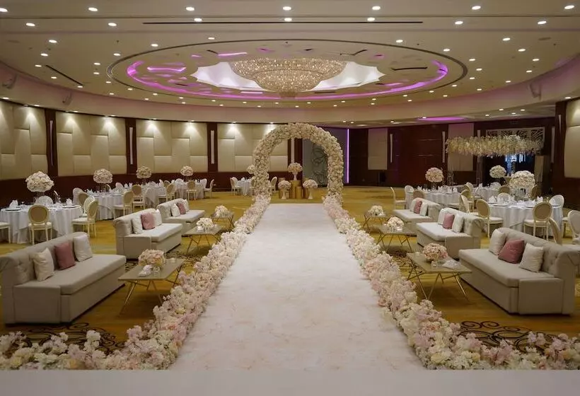 The Diplomat Radisson Blu Hotel Residence & Spa