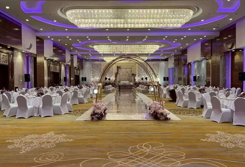 The Diplomat Radisson Blu Hotel Residence & Spa