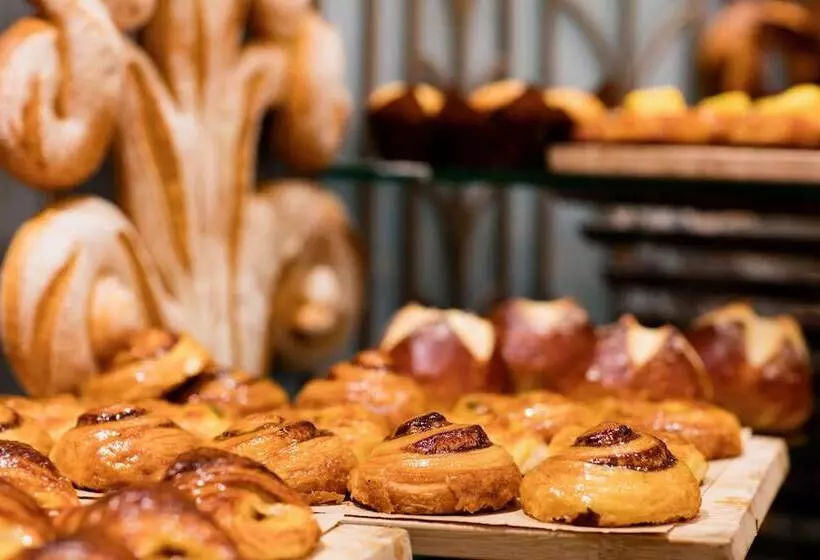 The Diplomat Radisson Blu Hotel Residence & Spa