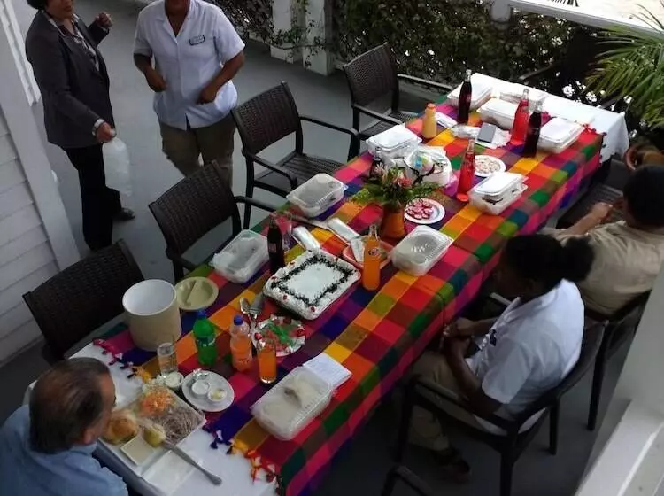 فندق The Great House Inn