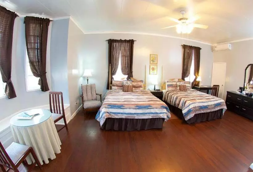 فندق The Great House Inn