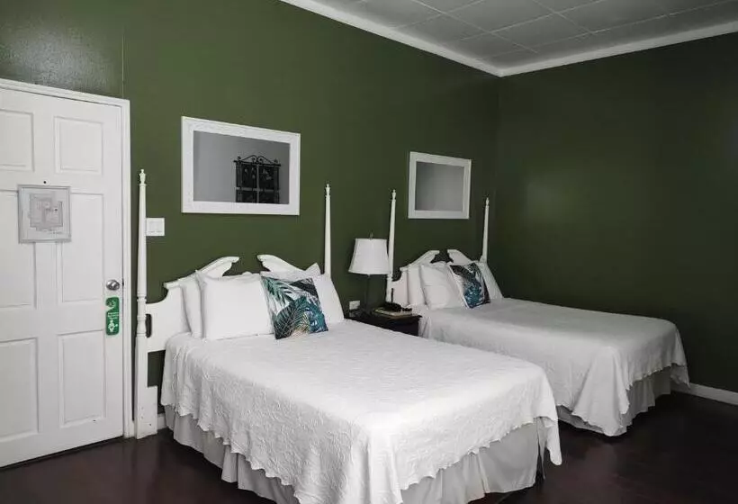 فندق The Great House Inn