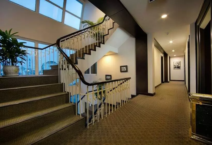 ホテル Zephyr Suites Boutique