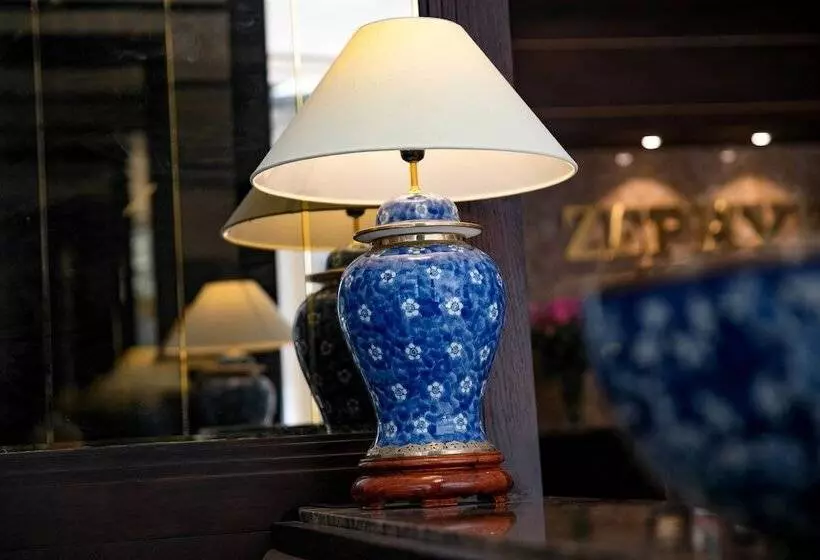 ホテル Zephyr Suites Boutique