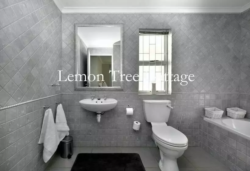 Hotelli Lemon Tree Cottage