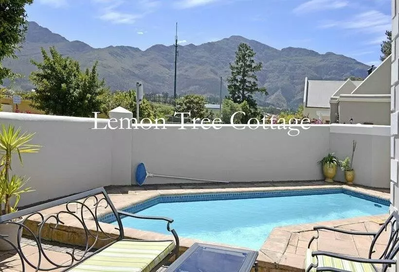 Hotelli Lemon Tree Cottage