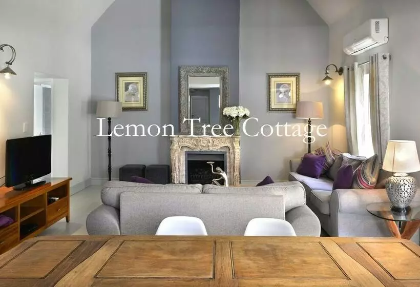 Hotelli Lemon Tree Cottage