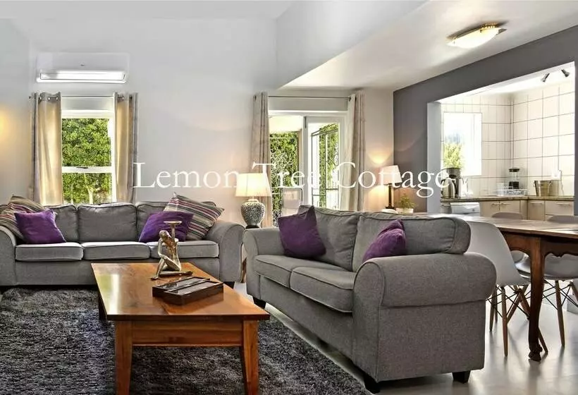 Hotelli Lemon Tree Cottage