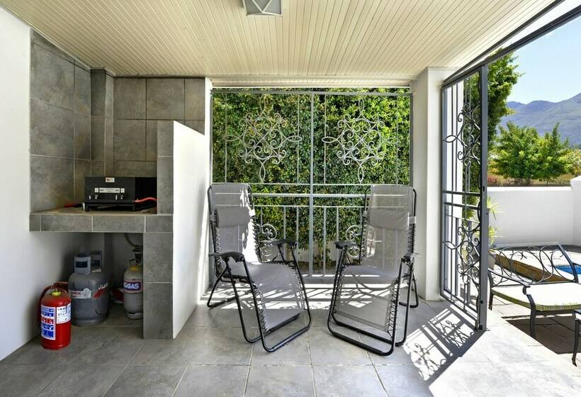 هتل Lemon Tree Cottage