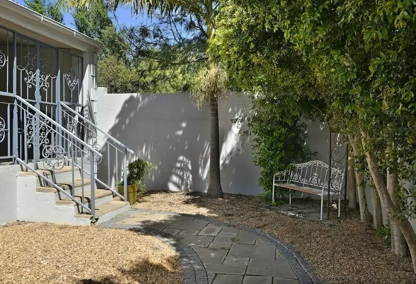 Hotelli Lemon Tree Cottage