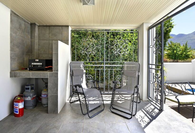 هتل Lemon Tree Cottage