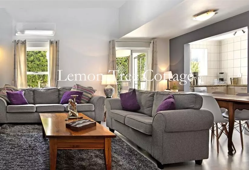 Hotelli Lemon Tree Cottage