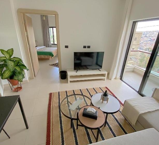 تختخواب و صبحانه Nu Fifty Two