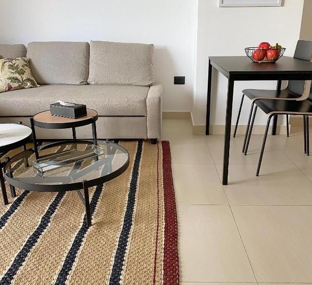 تختخواب و صبحانه Nu Fifty Two