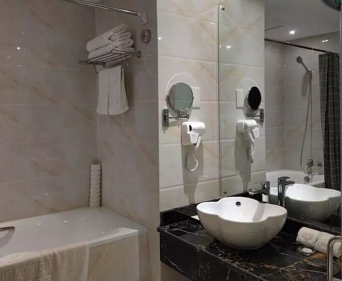 Golden Peacock Hotel Blantyre