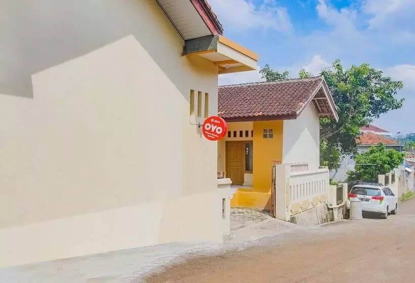 ホテル Oyo 3839 Wisma Bambu Syariah